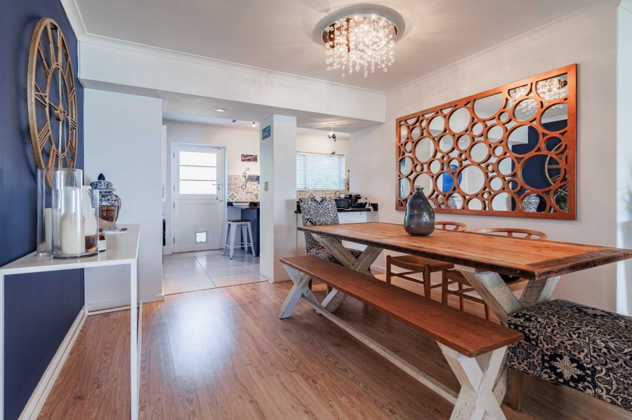 To Let 2 Bedroom Property for Rent in Bantry Bay Western Cape